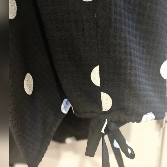 SCOOP NYC Black & White Polka Dot Flutter Sleeve Crop Top Blouse - Large (12-14) - Picture 5 of 7